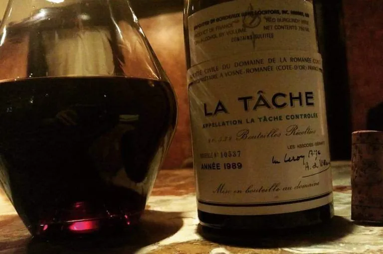 decanting wine vs aerating wine